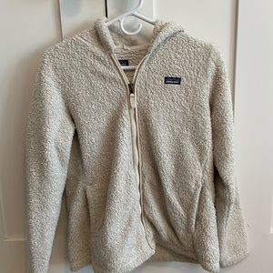 Cream colored Patagonia fleece zip up.